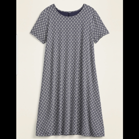 Old Navy Dresses & Skirts - NEW WITH TAGS Old Navy short sleeve flowy dress